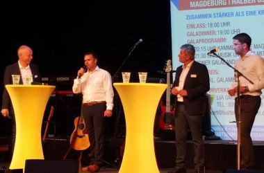 Herr Breyer vom LVA sammelt von seinen Geburtstagsgaesten Spenden fuer unseren Verein 2017.jpg